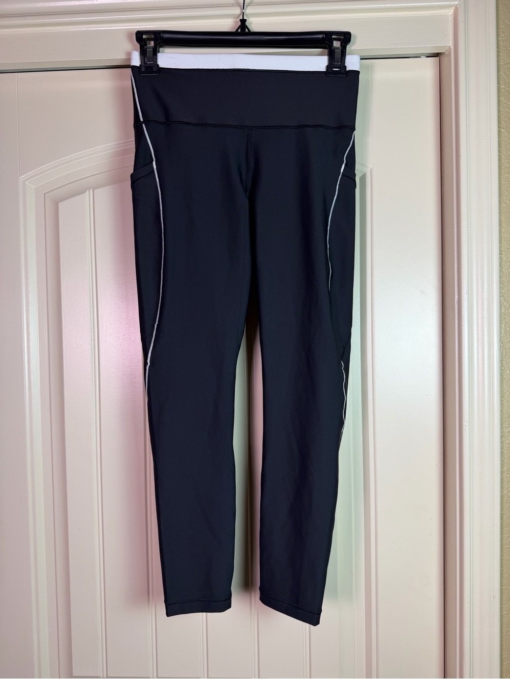 Athleta Black Capri with White Trim Stash Pocket Leggings